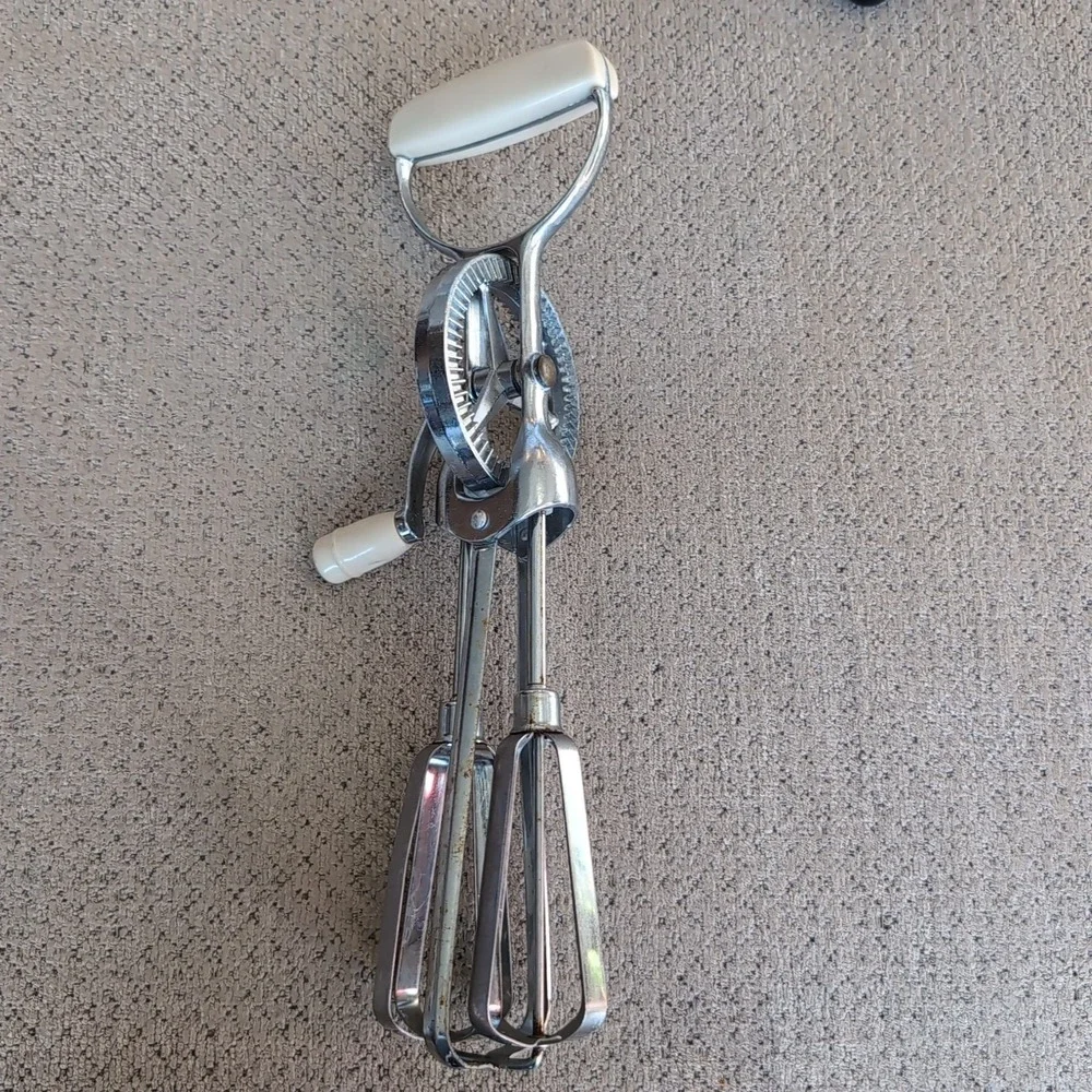 Ecko Vintage Stainless Steel Hand Mixer Egg Beater Cream Handles USA Vintage
